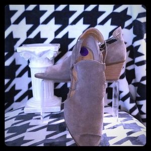 Lucky Brand peep toe shoe